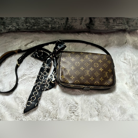 COPY - ✨Louis Vuitton St. Germain Crossbody ✨ - Picture 8 of 13
